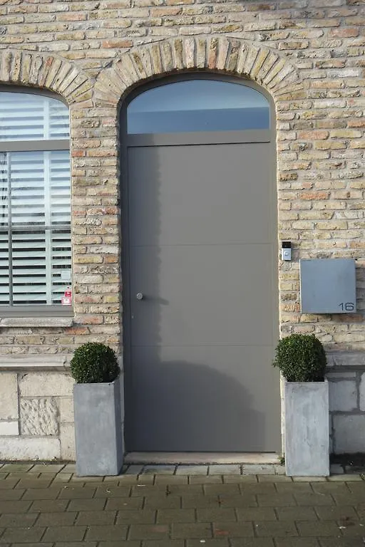 B&B Sixteen Bruges Bed & Breakfast