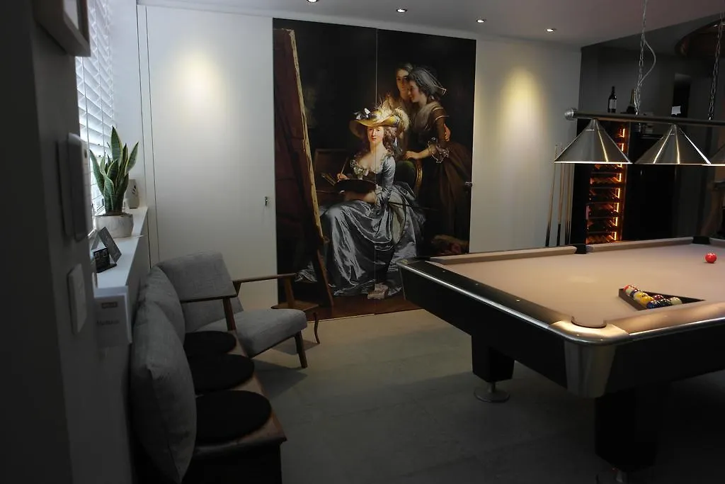 B&B Sixteen Bruges Bed & Breakfast