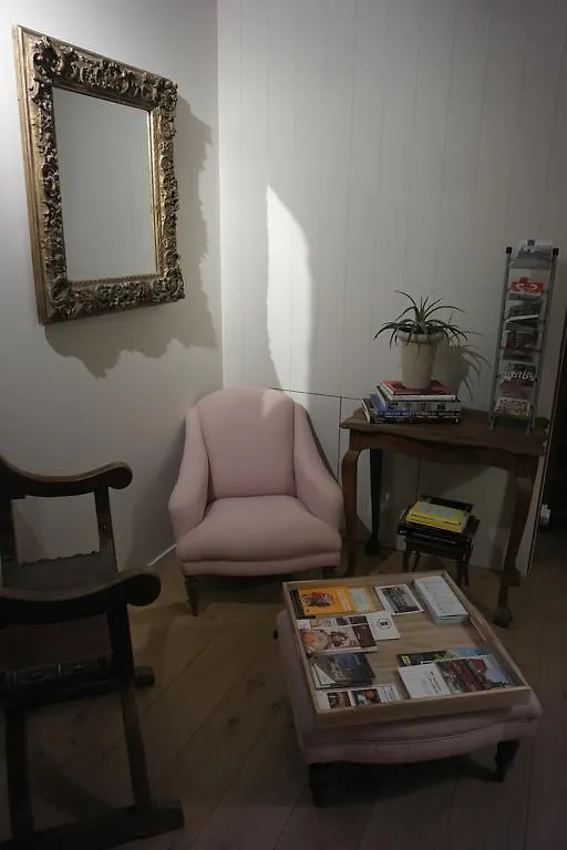 B&B Sixteen Bruges Bed & Breakfast