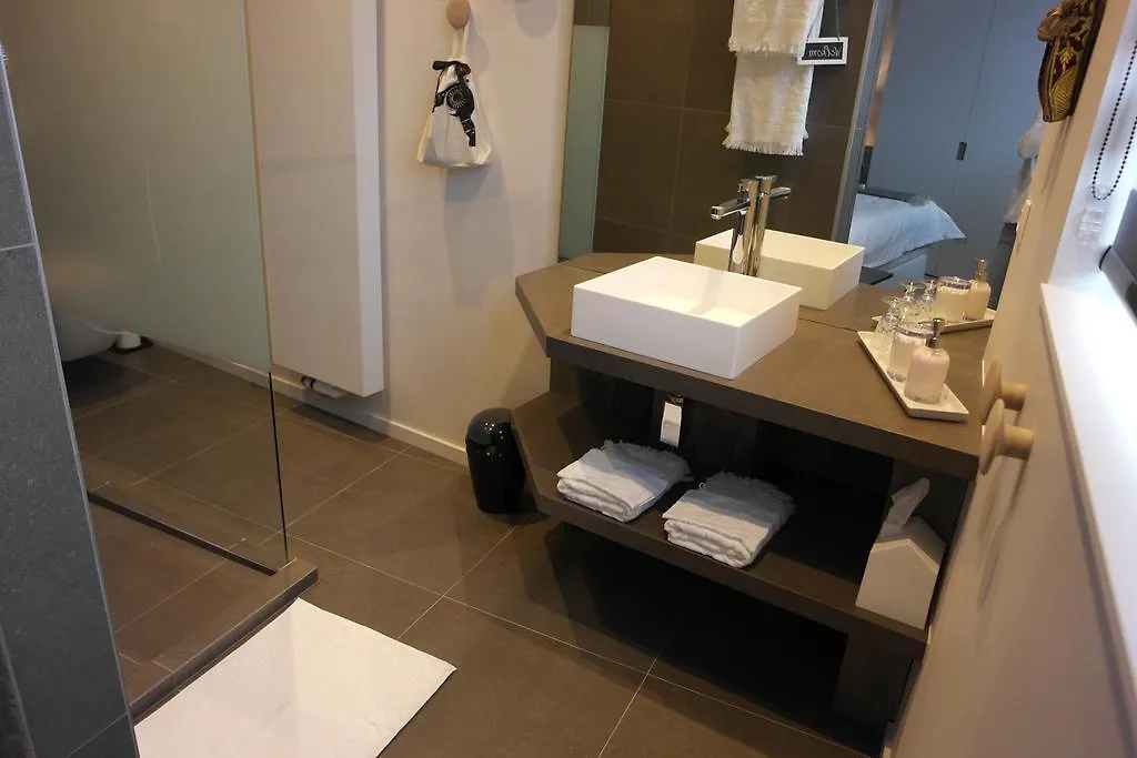 B&B Sixteen Bruges Bed & Breakfast