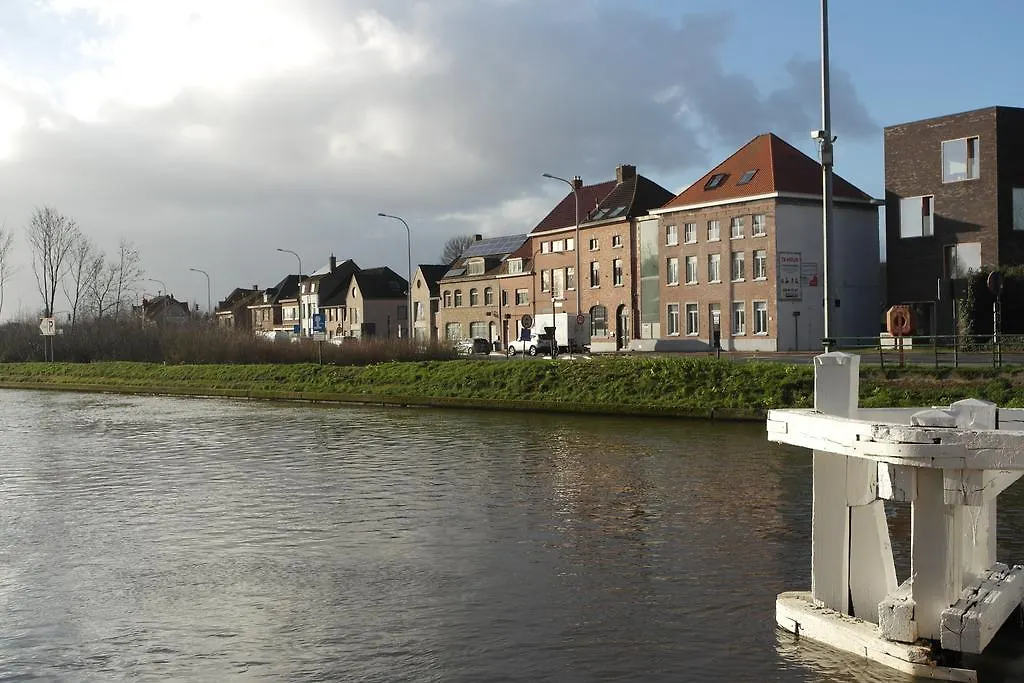 B&B Sixteen Bruges Bed & Breakfast